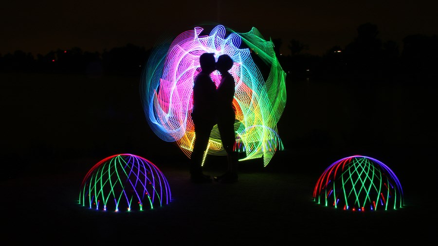 lightpainting-the-kiss.jpg