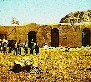 Iran Esfahan Innenhof eines Dorfes .jpg